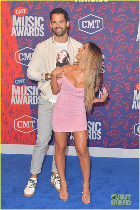 Eric Decker Wears Jessie James Deckers Face On His Shirt At Cmt Music Awards 2019 Photo