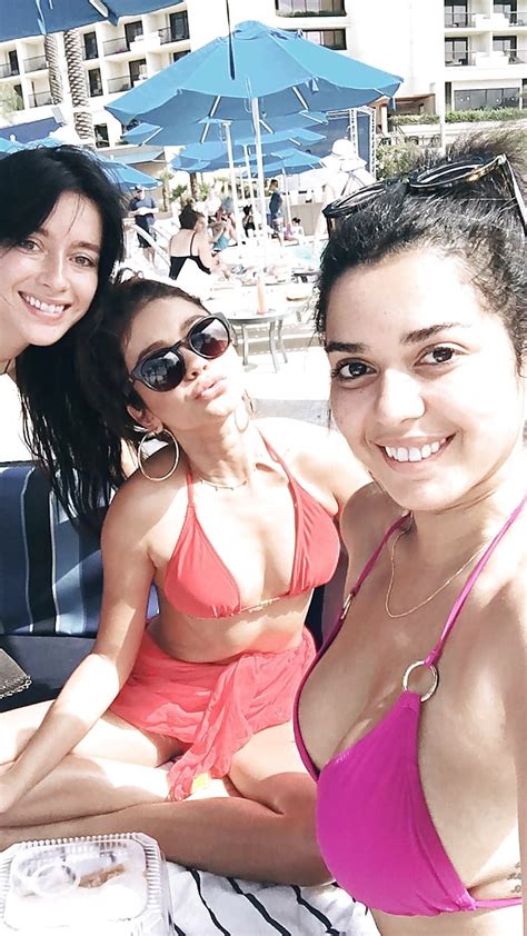 Sarah Hyland Ig Epic Beach Day Pics Xhamster My Xxx Hot Girl