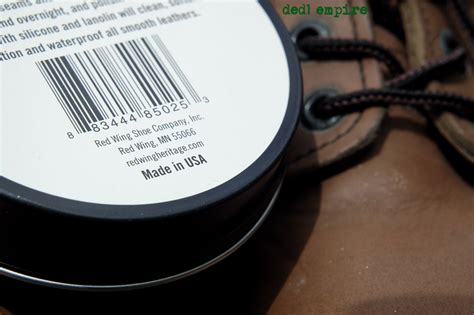 Studs kasut bola ag juga ada kalanya berlubang untuk memberikan lebih cengkaman dan membuatkannya lebih ringan. Redwing Shoes - minyak "mink oil" mengilat kasut - (versi ...