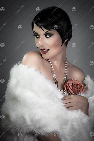 Sensuous Short Haired Brunette Woman Stock Image Image Of Beauty