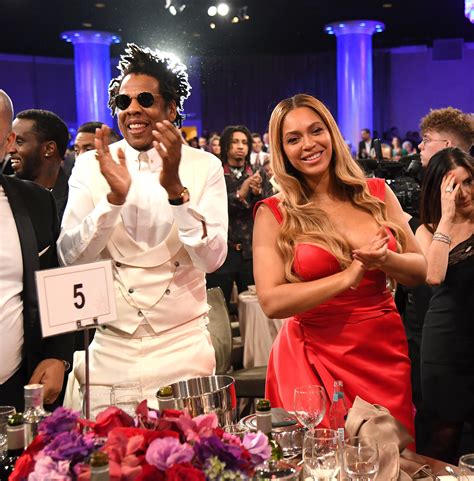 Beyoncé Sieht Rot Wer Ist Der Designer Hinter Ihrer Pre Grammys Robe