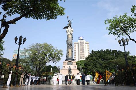 Entidades Rinden Homenaje A Guayaquil Con Ofrendas Florales Comunidad