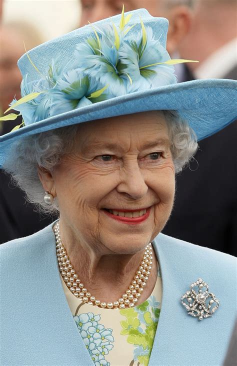 Find the perfect queen elizabeth ii bridge stock photos and editorial news pictures from getty images. Queen Elizabeth II - Queen Elizabeth II Photos - Queen ...