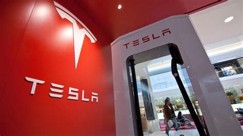 Tesla Recalling 2700 Model X Suvs For Seat Defect