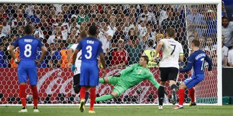 تخوض ألمانيا أولى مبارياتها أمام فرنسا في بطولة الأمم الأوروبية. فرنسا تطيح ألمانيا وتبلغ نهائي "يورو 2016" - صفحات