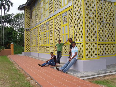 B sistem pendidikan ini sejak awal lagi telah meninggalkan kesan yang mendalam dari segi meningkatkan persaingan hebat di kalangan semua. My Perak (Perak Historical Crew): Sejarah Warisan Perak