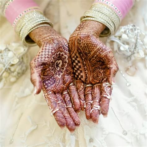 17 Stunning Henna Designs From Real Brides