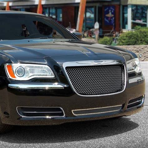 It is equipped with a 8 speed automatic transmission. E&G Classics® - Chrysler 300 2012 Black Ice Mesh Grille