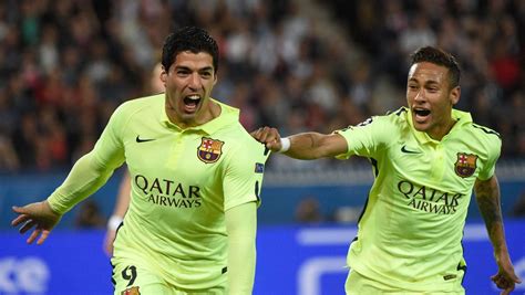 Ter stegen, mingueza, lenglet, de jong, dest, busquets, pedri, jordi alba, messi, griezmann, dembele. Luis Suárez, Neymar schießen Barca gegen PSG zum Sieg ...