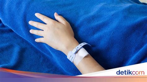 Check spelling or type a new query. Viral Foto Pasien Terendam Banjir Masih Pakai Infus Ini Bikin Penasaran