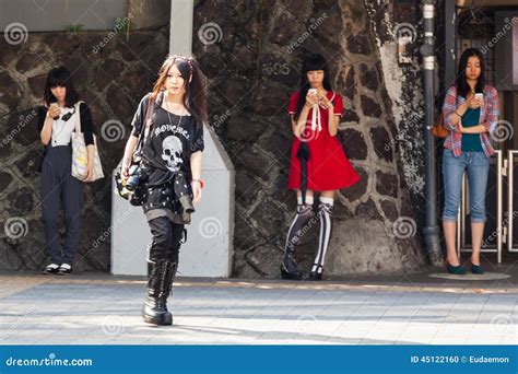 Styles Adolescents Japonais Image éditorial Image du rouge collant