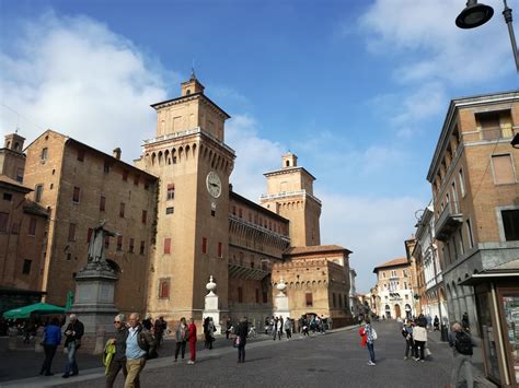 Panorama Castello Ferrara - Viaggi, vacanze e turismo: Turisti per Caso