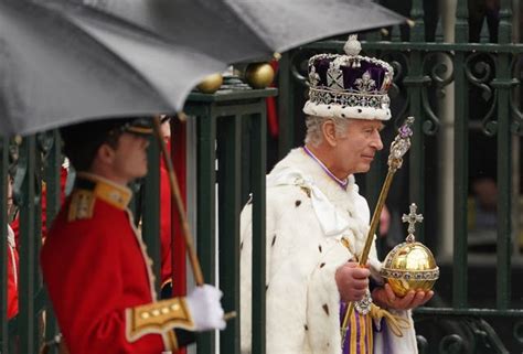 In Pictures Ceremonial Splendour As King Is Crowned Express And Star
