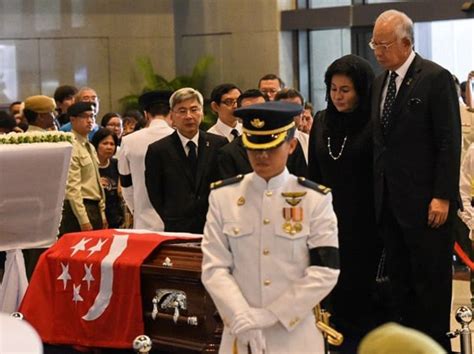 Layari astroawani.com untuk tonton video berita terkini atas talian secara percuma. Astro Awani Berita Terkini Lee Kuan Yew Mati