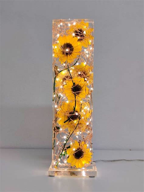 We introduce you to the resin casting technique. Sunflower lamp Real sunflowers Resin lamp epoxy lamp ...