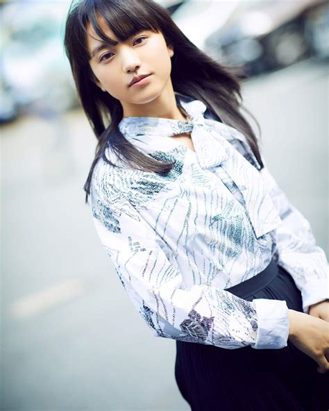 最近のcmでこちらの美少女を見た覚えはありませんか…？ 今回は、今大注目の若手女優 ＼ 清原果耶さん ／ をご紹介します♡. 清原果耶の私服はメンズの柄シャツ⁉ | インタビュー | FINEBOYS Online