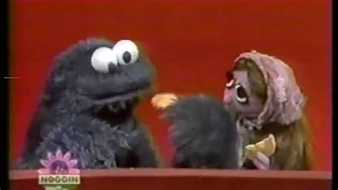 Sesame Street Cookie Monster Shares A Cookie Youtube
