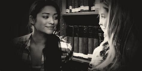 Does Ali Really Love Emily On Pll Emison Isnt The Couple To Ship