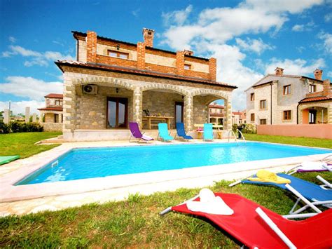 Kroatien ferienhaus und ferienwohnung mit pool. Villa in cabrunici, Pula mit Whirlpool, Pool, Fahrräder