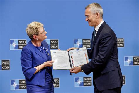 Oana Lungescu On Twitter 🙏 Jensstoltenberg For Awarding Me The Meritorious Service Medal As I