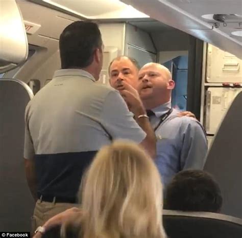 Pictured Hero Who Defended Mom On American Airlines Flight Daily Mail Online