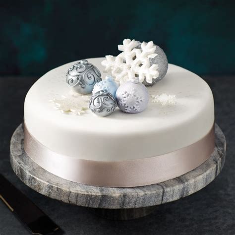 You can keep the partridges in pear trees, the leaping lords, all those drummers drumming, we'll take these 12 christmas cakes instead. Tried and Tested Christmas Cakes 2017 - Best Christmas ...