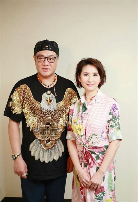 胡芷菱 2 yıl önce +7. TVB綠葉魯振順公開婚訊，62歲譜寫黃昏戀，交往一年認定對方 | 陸劇吧