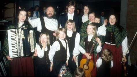 The main feature of the band was not only nine siblings. The Kelly Family: Kultfamilie wieder auf grosser Tour ...
