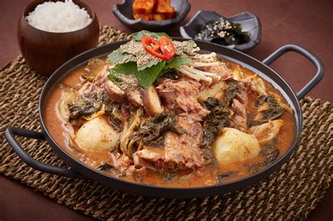 Delicious Gamjatang Recipe A Spicy Korean Pork Bone Stew Amazing