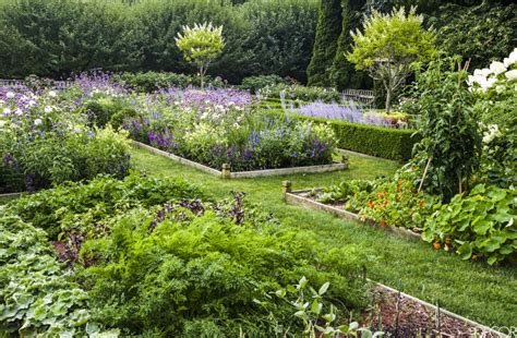 Ina Gartens Gorgeous Garden The Simply Luxurious Life