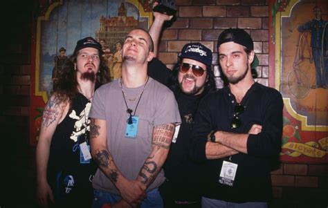 Pantera Celebrate What Would Have Been Dimebag Darrells Birthday In Texas