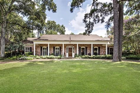 One Story Brick Colonial Revival Home 11839 Durrette Dr Houston Tx