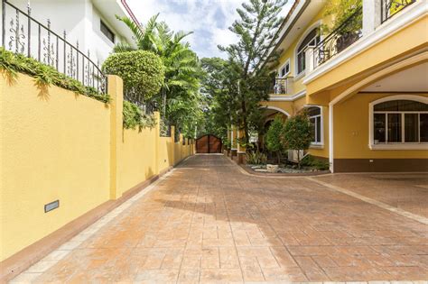 We are an aipp registered real estate agent covering the costa blanca, costa del sol and costa calida regions of spain. 4 Bedroom House for Rent in North Town Homes | Cebu Grand ...