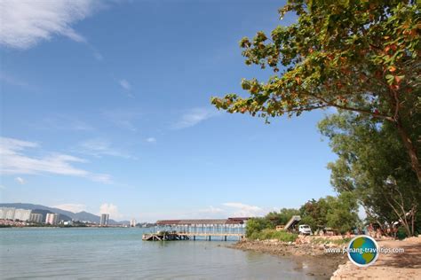 Pulau jerejak ialah sebuah pulau yang kecil di selatan pulau pinang, malaysia yang terkenal pada suatu ketika sebagai sebuah petempatan untuk banduan yang dibuang negeri. Pulau Jerejak