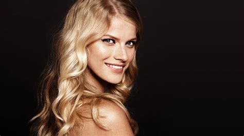 A Blonde Hair Care Routine For Color Treated Blondes Loréal Paris