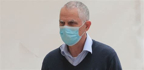 בכתבה שהתפרסמה באתר גלובס פורסם כי כלכלני בנק לאומי הגדירו את המניות כאפיק המועדף לנטילת סיכון. "מכירת מניות "ידיעות אחרונות" לבר הפצה היא בניגוד לדיני ...