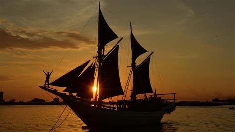 Tribunwiki Sejarah Kapal Phinisi Kapal Tradisional Bugis Makassar