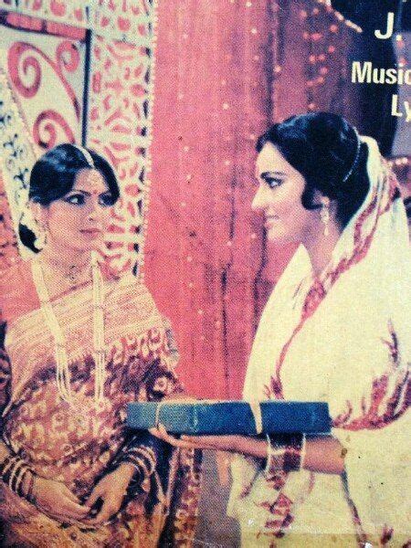 You don't have to live in these nostalgic paintings are rich in movie history and will allow you to display some of your personality in. Все вместе №3 | Vintage bollywood, Reena roy, Painting