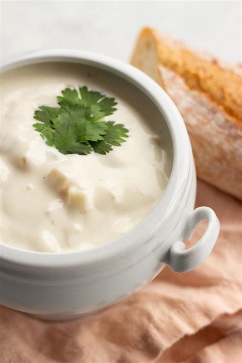If you like a spicy kick, include 1/4 teaspoon of crushed red pepper when you add the garlic and serve the sauce with more red pepper. Clam Chowder Recipe | RecipeLion.com