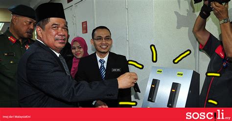 Sedangkan sang anak bekerja di bandung. Rakyat Malaysia sekarang dah kerja dalam waktu fleksibel ...