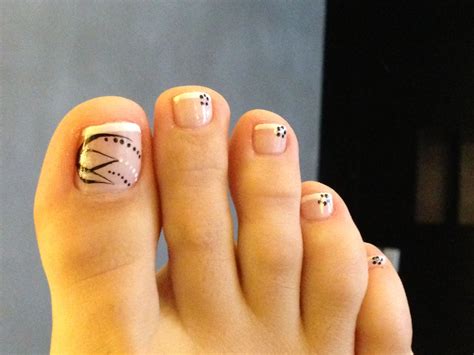 Diseño de uñas para pies flor y francés flowers nail art french nail art nlc cyberspaceandtime.com. Uñas de los pies blanco y negro | Maquillaje | Pinterest | Pedicures, Manicure and Toe nail art
