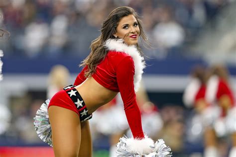 Look Best NFL Cheerleader Sports Illustrated Swimsuit Photos The