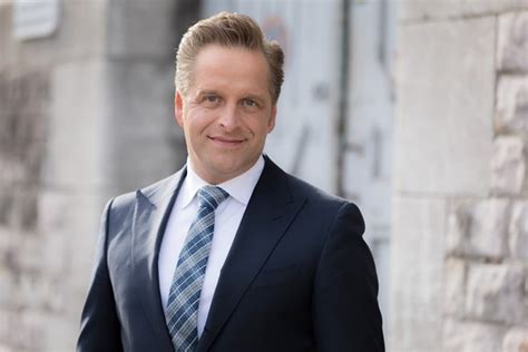 De eerste coronavaccinaties in nederland zijn gezet. Hugo de Jonge neemt wijkverpleging op de schop - Zorgvisie
