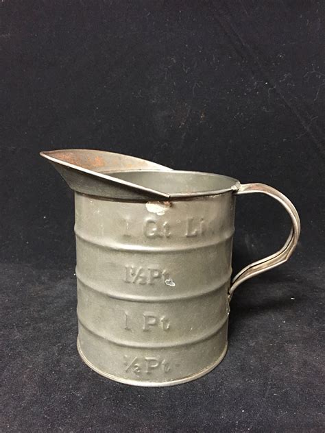 Vintage One Quart Tin Measuring Cup