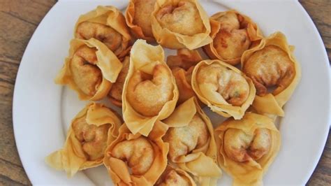 1/2 sdm ebi, seduh, sangrai, cincang; Resep Pangsit Goreng Isi Ayam | RIAU24.COM