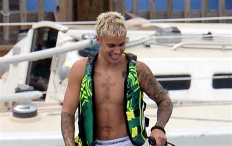 Justin Bieber é Clicado De Cueca Branca Na Praia De Miami Veja Fotos Praia De Miami Cueca