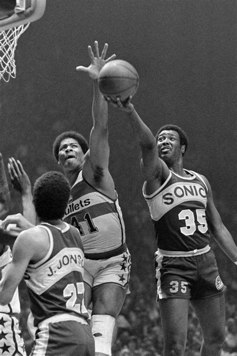 Wes Unseld Died Nba Rookie Of Year And Mvp In 1969 Dead At 74 Cbs News