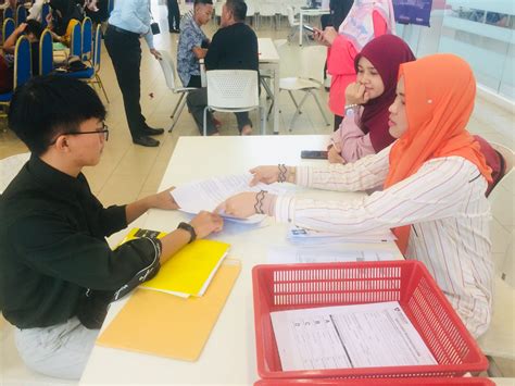 Malaysia offers many scholarships for international students. Full-Scholarship recipient expresses her gratitude for the ...