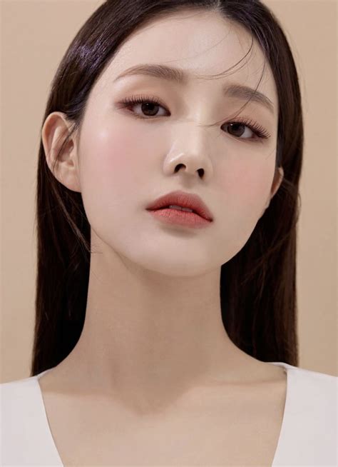 Pin By Hanchul Lee On Picture Light Makeup Looks Asian Makeup