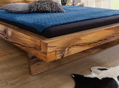 Wer einen großen raum zur verfügung hat, erlebt auf dieser bettgröße größte bewegungsfreiheit und kann das bett zum mittelpunkt des schlafzimmers machen. SAM® Massivholzbett Fichte eichefarben 140 - 200 x 200 cm ...